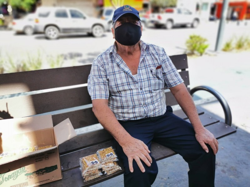 Don Álvaro elabora y vender ricas pipitorias para 