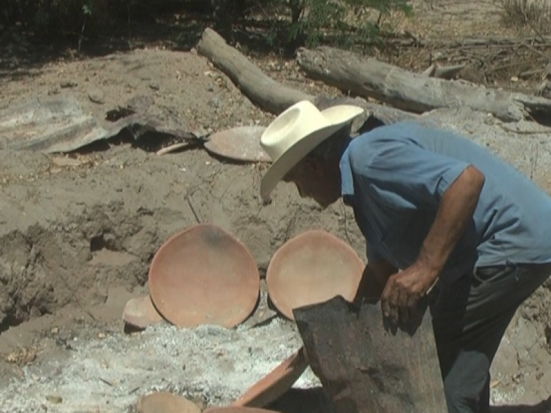 Don chico preserva la técnica de la alfarería en Guasave