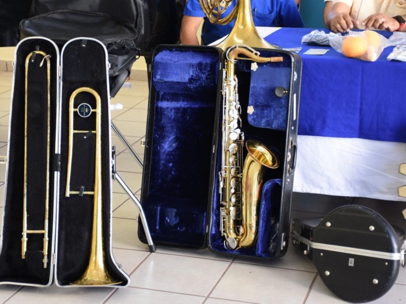 Dona ayuntamiento instrumentos musicales a Sinfónica