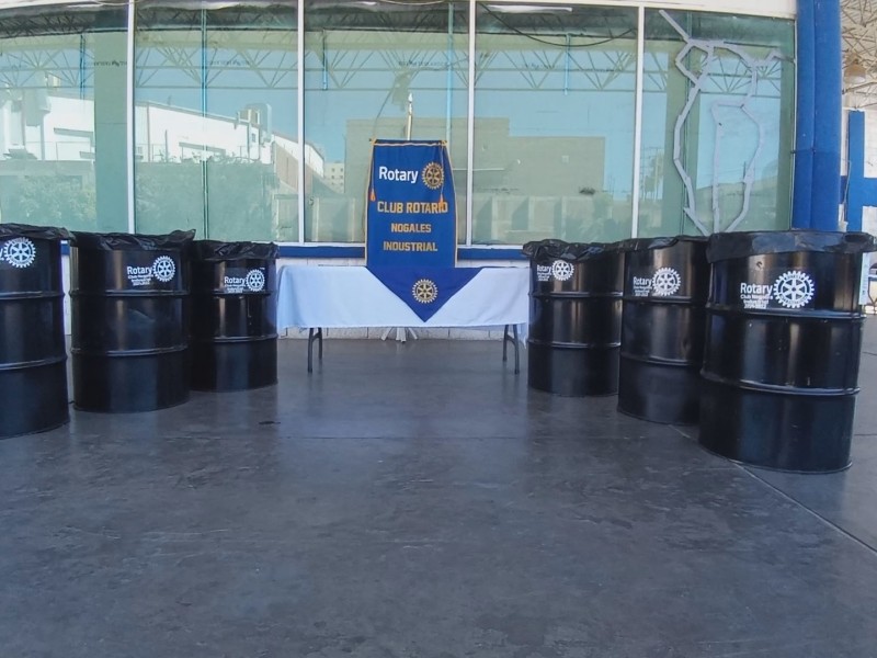 Dona club Rotario Nogales Industrial contenedores para basura a escuelas