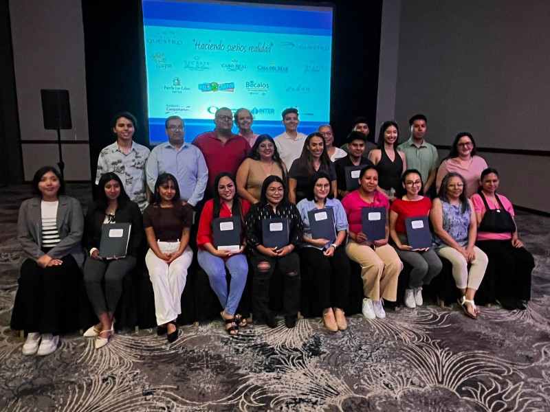 Dona Fundación Questro 70 becas escolares para jóvenes de Los Cabos