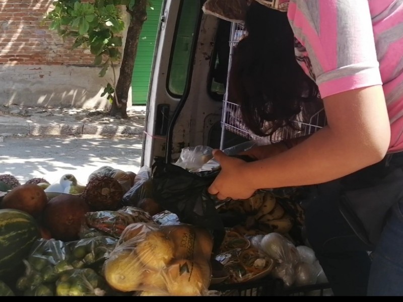 Doña María recorre Colonias en TGZ ofreciendo legumbres en casas