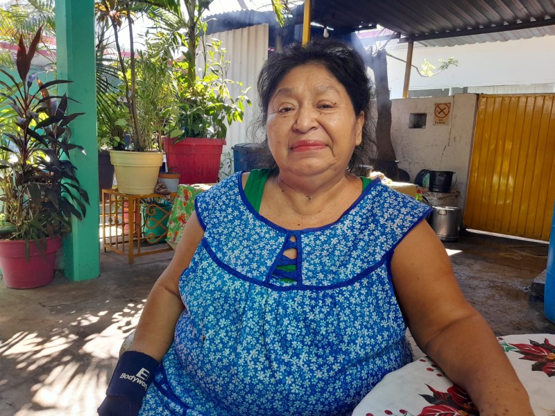 Doña Nico tiene más de 40 años ayudando al necesitado