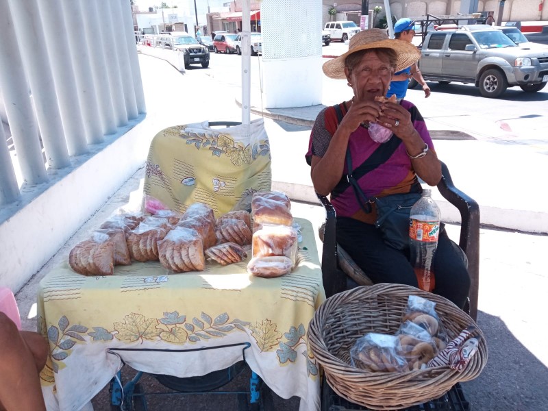 Doña Rosy sueña con tener un carrito de Hot-Dogs