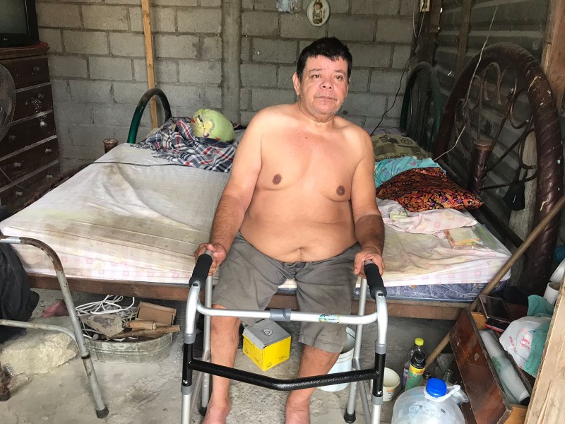Donan andadera a señor con discapacidad en Veracruz