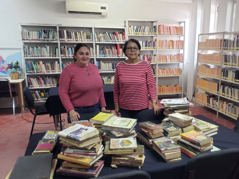 Donan libros a la Biblioteca Municipal