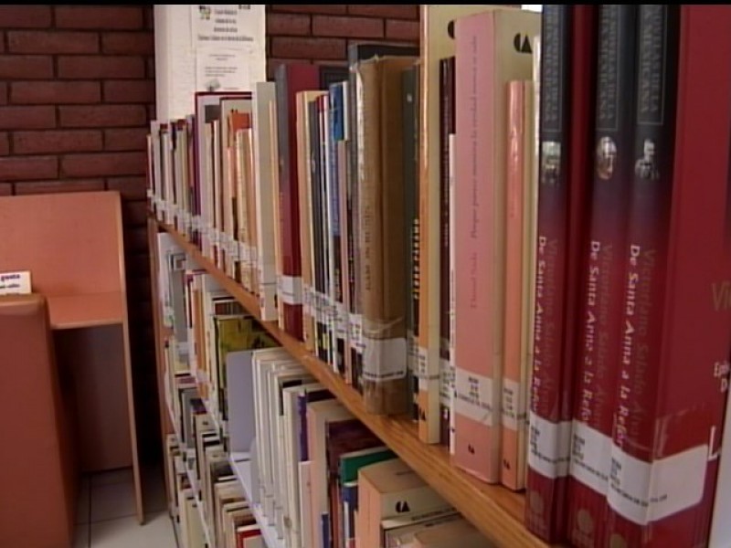 Donan mas de 3 mil libros a biblioteca municipal