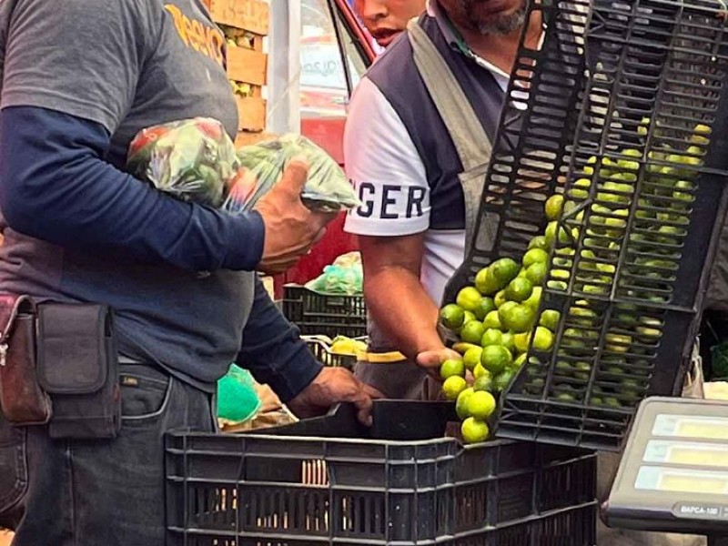 Donan más de dos toneladas de alimentos