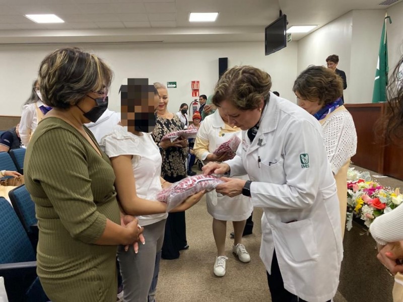 Donan pijamas a niños con cáncer