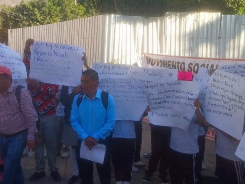 Dos bloqueos paralizan Tlapa; exigen obra pública y atención gubernamental