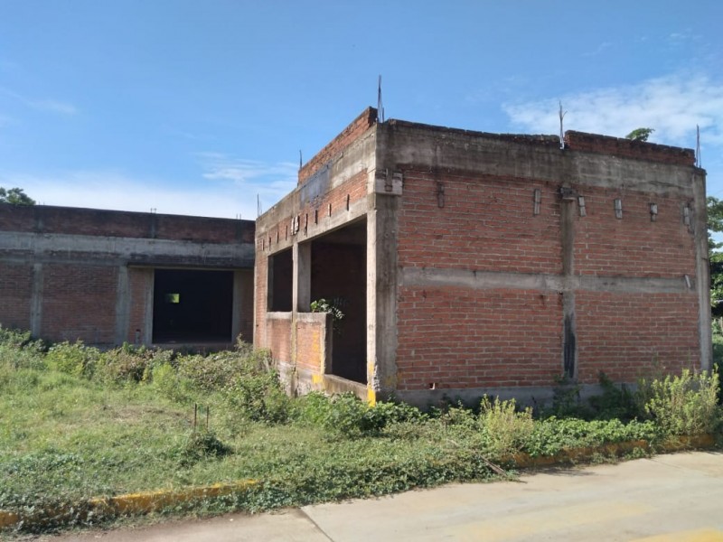 Dos construcciones de centros de salud en Juchitán inconclusas