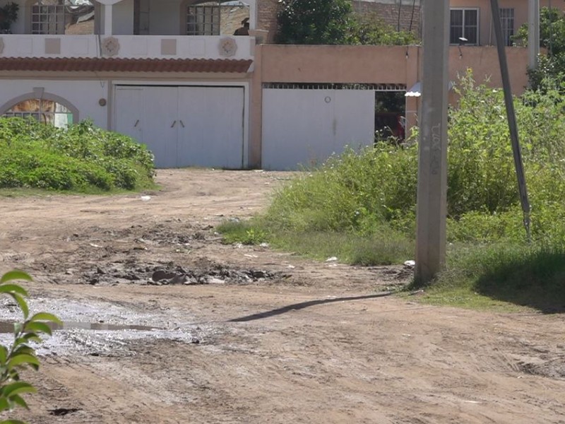 Dos décadas sin servicios básicos completos en la colonia Gómez Morín