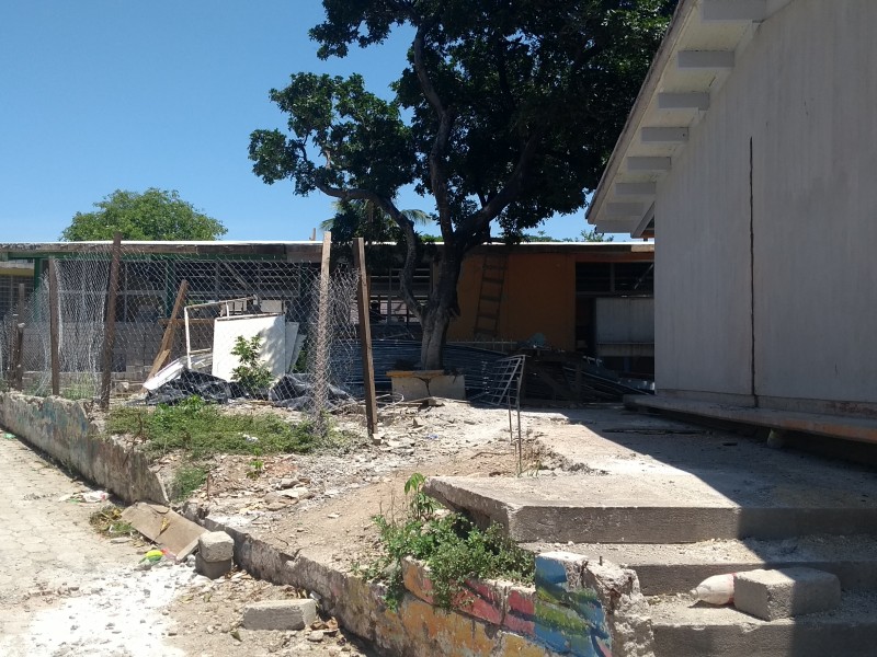 Dos escuelas no inician clases en Juchitán