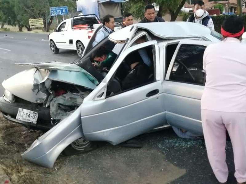 Dos fallecidos tras fatal accidente, el conductor a la fuga