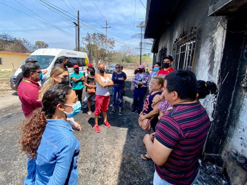 Dos familias perdieron todo en incendio de Puente Nacional