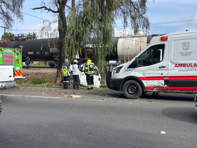 Dos hombres murieron prensados tras impactar contra árbol en Paseo Tollocan