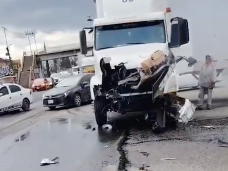 Dos lesionados deja choque en la Lechería-Texcoco