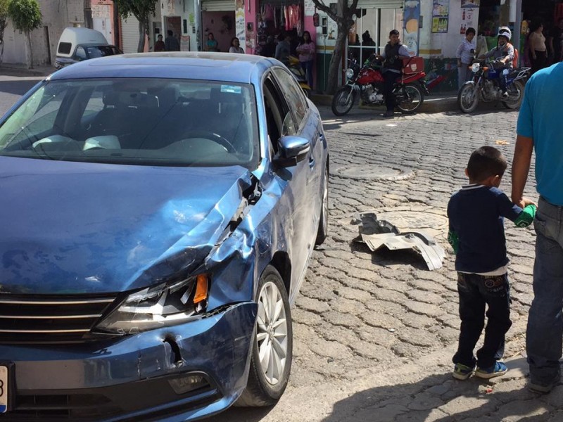 Dos lesionados dejó choque en 7 Sur