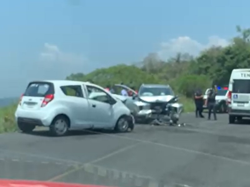 Dos lesionados en accidente sobre la carretera Jalcomulco-Tuzamapan