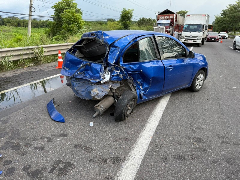 Dos lesionados en choque múltiple sobre la autopista