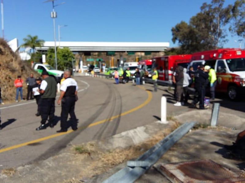 Dos muertos deja volcadura de autobús en Huitzo