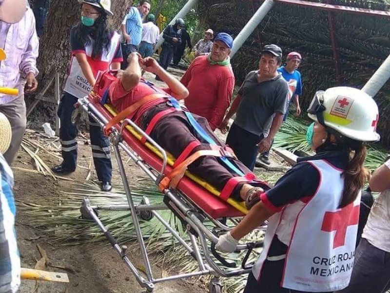 Dos muertos saldo de colapso de palapa enTapachula