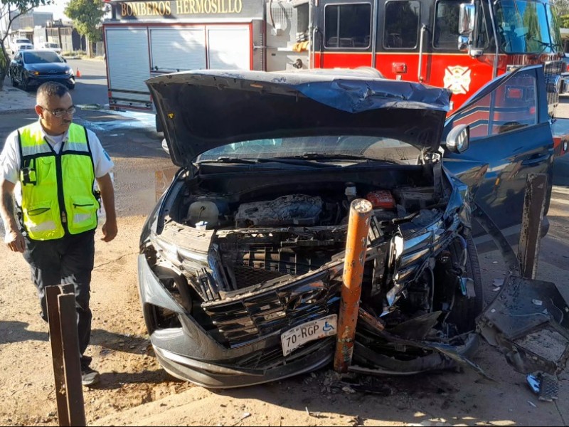 Dos personas lesionadas deja choqie de vehículos Dos personas lesionadas deja choqie de vehículos