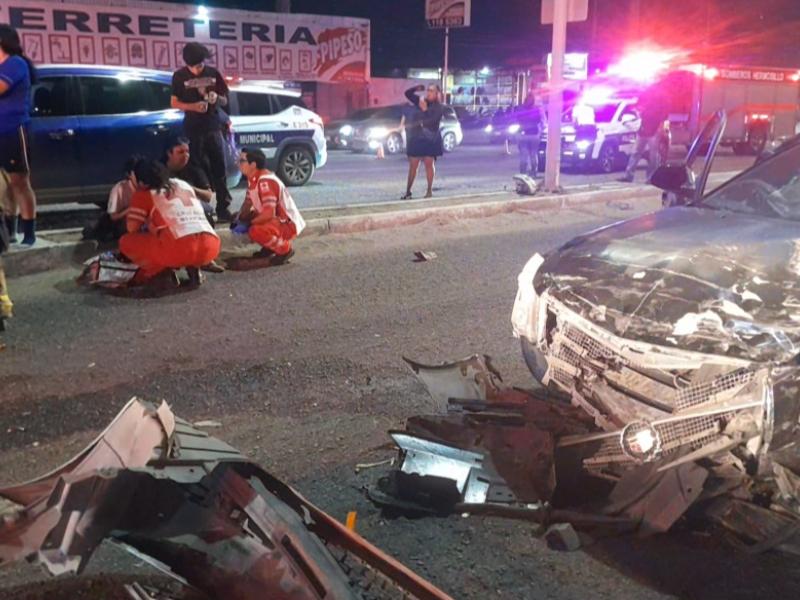 Dos personas lesionadas y daños materiales cuantiosos deja choque de vehículos