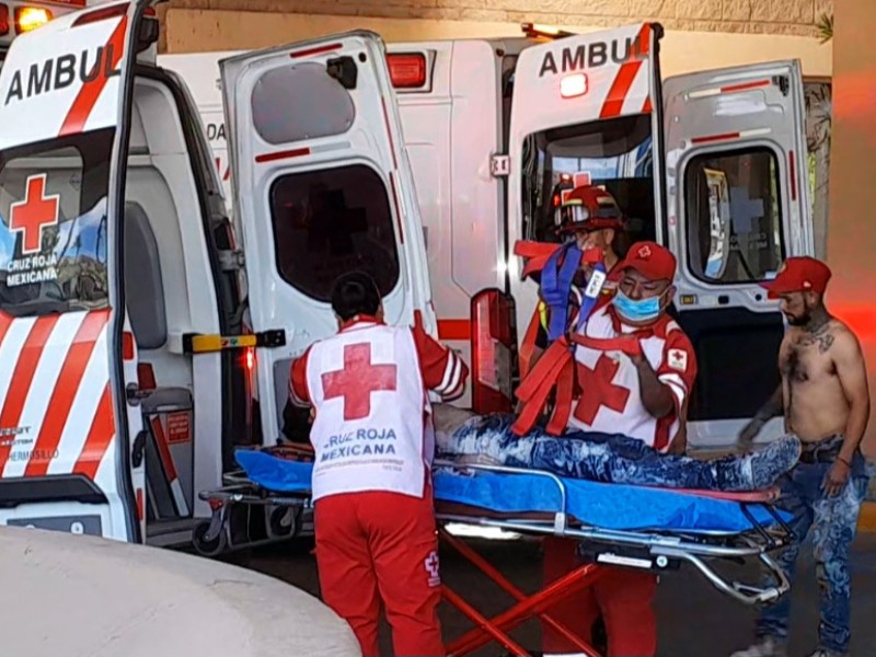 Dos pintores resultan lesionados al caer de andamio