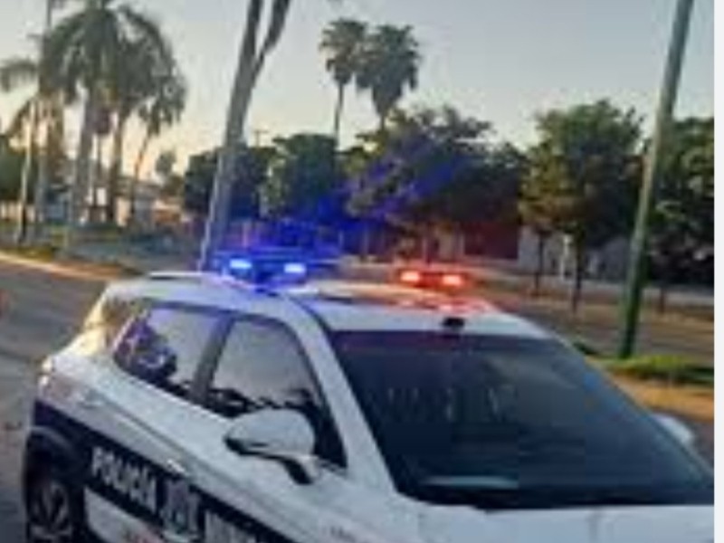 Dos policías resultan lesionados al ser atacados con cuchillo