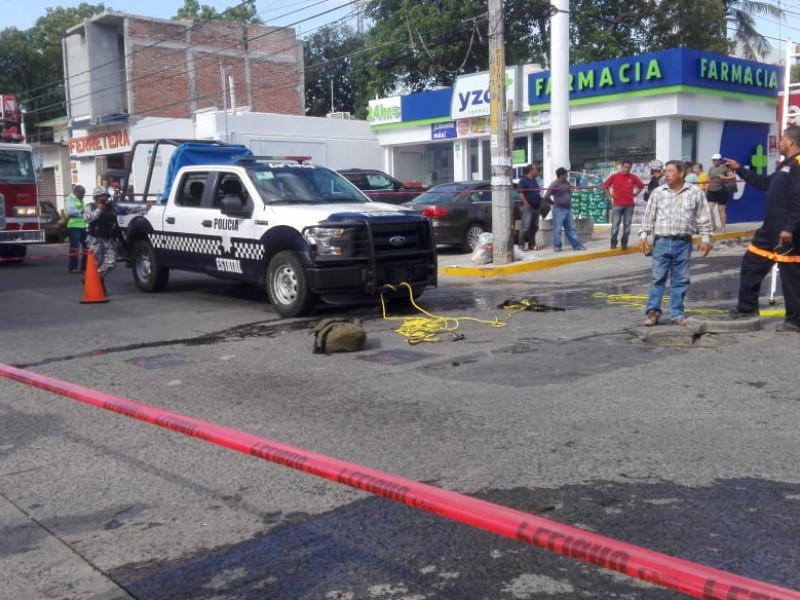 Dos trabajadores mueren al caer en alcantarillado