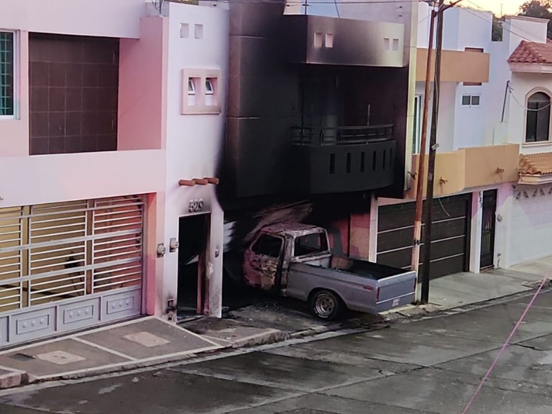 Dos viviendas y un expendio de cerveza fueron vandalizados e incendiados