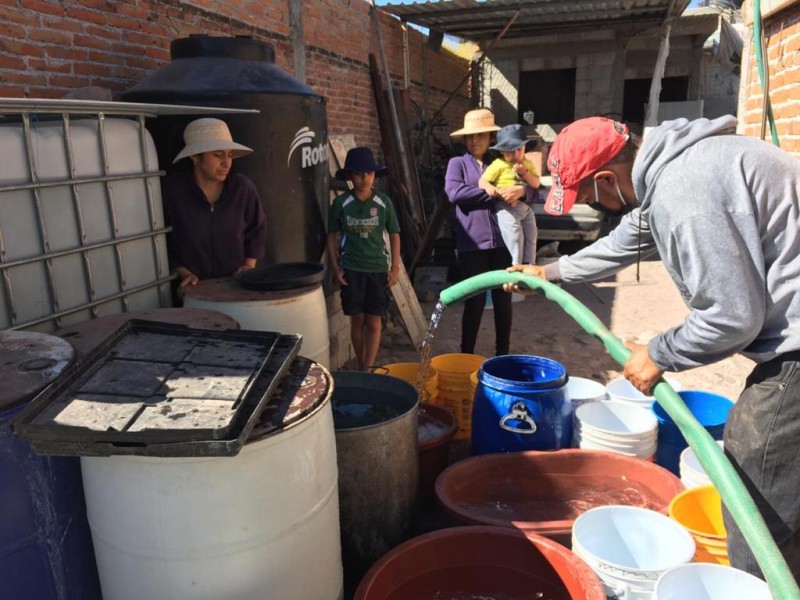 Dotan a 250 familias de Huimilpan con agua potable