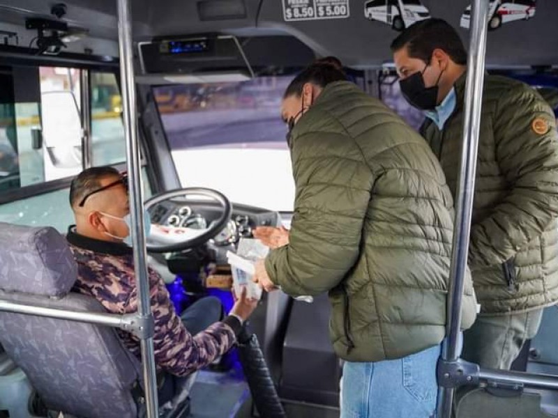 Dotan de insumos a transportistas de la zona conurvada