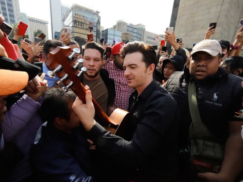 Video: Drake Bell causa furor en la Ciudad de México