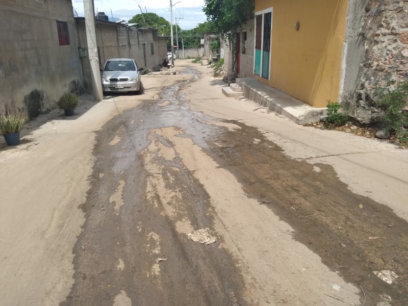 Drenaje colapsado afecta a vecinos del barrio San Juanico