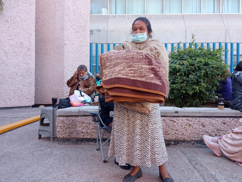 Duermen en el IMSS en busca de cita con especialista