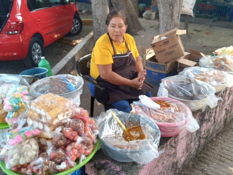 Dulces típicos le permiten salir adelante a doña Lupita