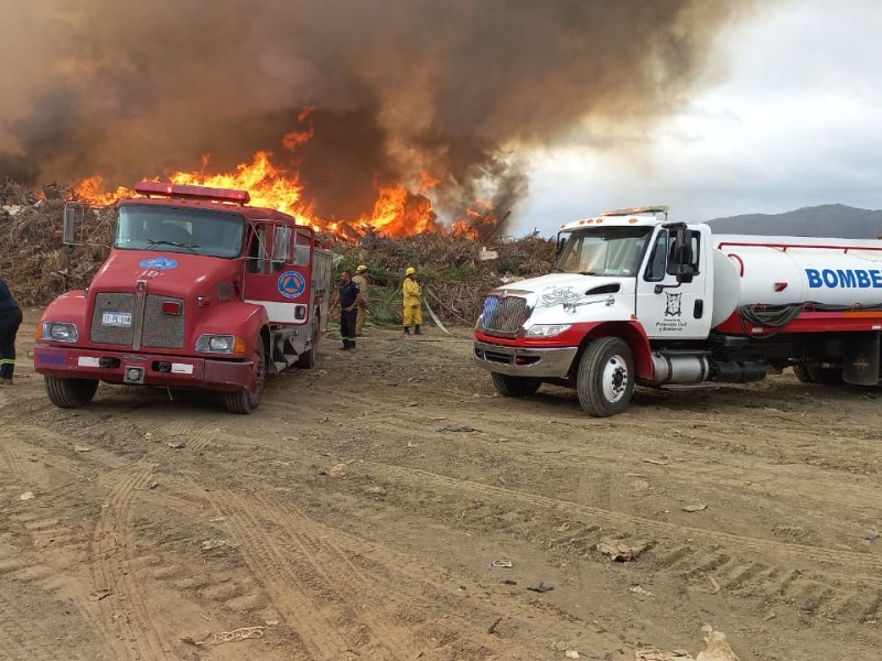 Dura 12 horas incendio cerca del Basurero Municipal