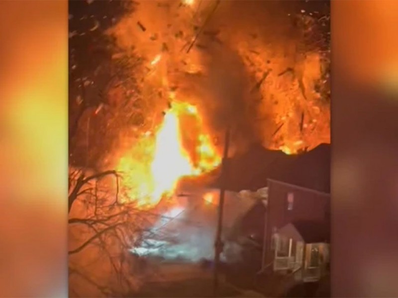 Durante cateo policial explota una casa en Arlington, Virginia