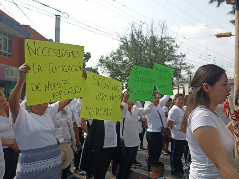 Durante ceremonia Día del Trabajo exigieron soluciones para mercado