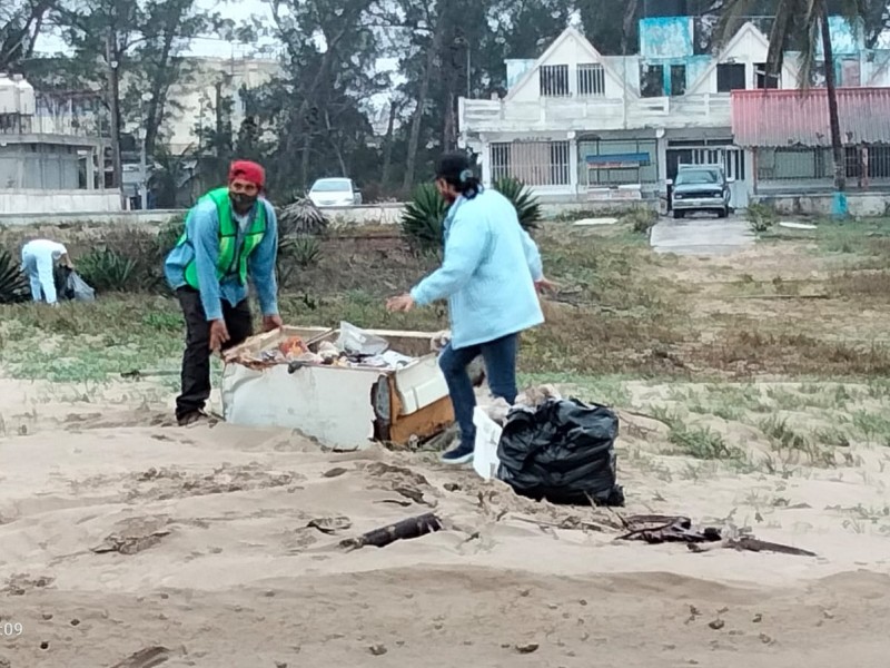 Durante limpieza de playas tuxpeñas, exhortan a generar menos basura