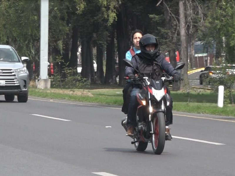 Durante lluvias incrementan accidentes en moto, piden conducir con precaución