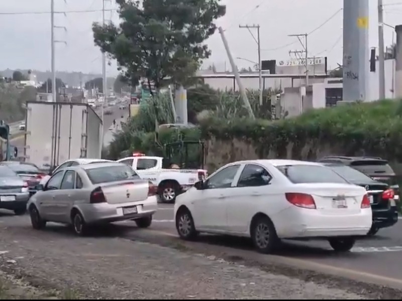 Durante persecución aseguran tráiler en la México-Puebla