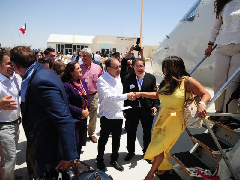 Durazo inaugura vuelo Tijuana-Puerto Peñasco