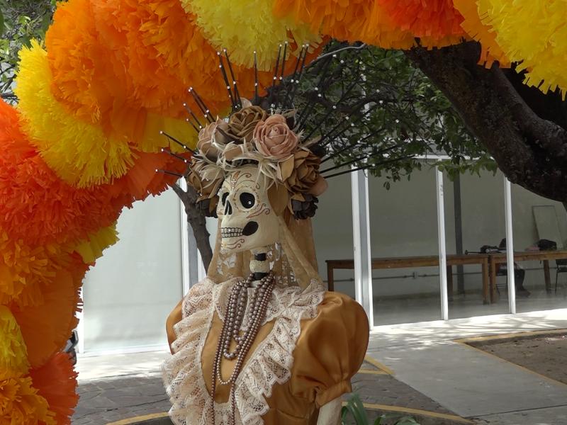 Día de muertos: Ciudadanos mantienen viva la memoria de sus seres queridos