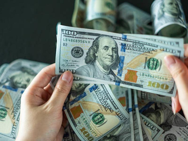 Dólar se cotiza en $18.40 pesos este lunes en México