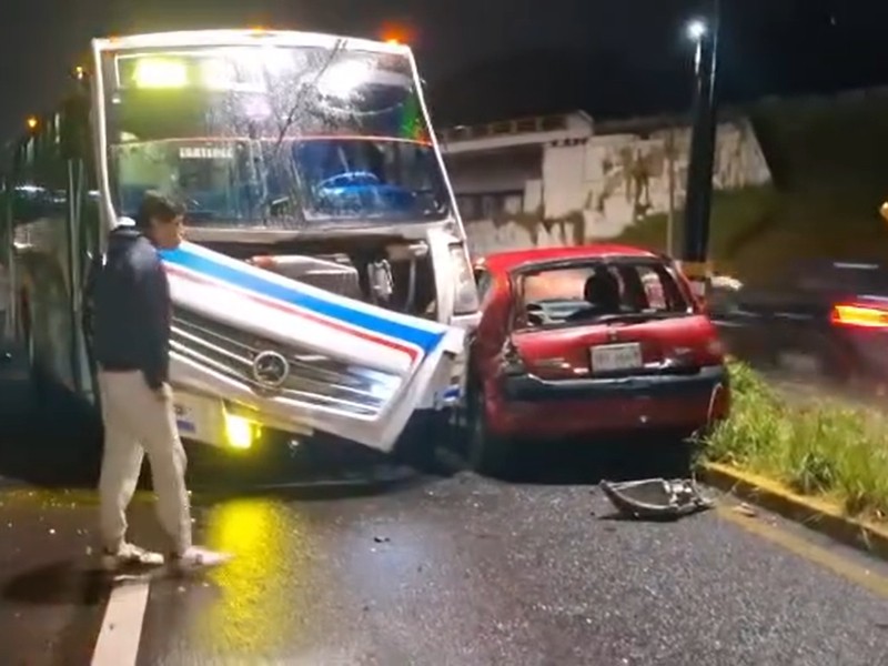 Ebrio conductor provocó accidente en la carretera Xalapa-Coatepec