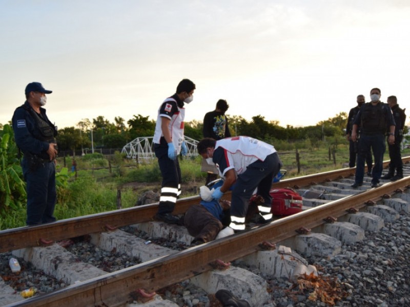 Ebrio duerme en vías tren y sufre amputación brazos: Sinaloa