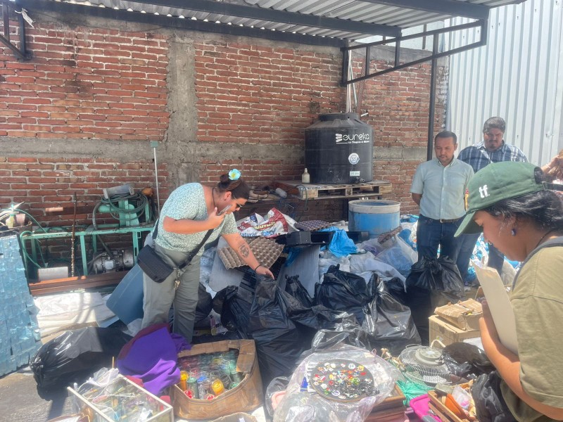 Echada a perder, así devuelve Ayuntamiento la mercancía a comerciantes desalojados